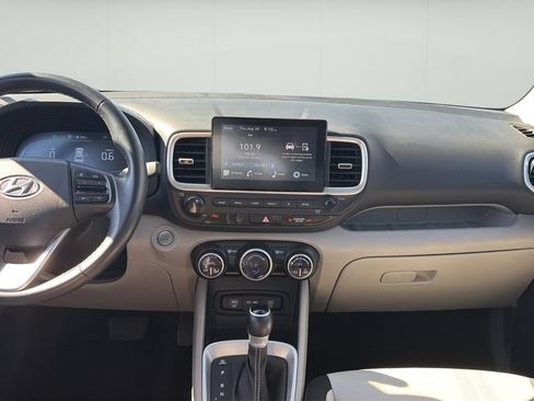 Used 2025 Hyundai Venue SEL FWD image 14
