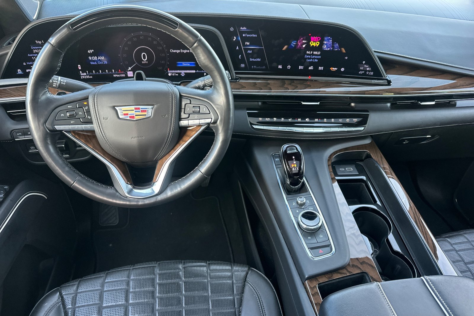 Used 2023 Cadillac Escalade Sport Platinum w/ LPO, ONYX Package AWD/4WD image 16