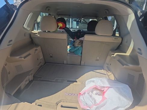 Used 2015 Nissan Rogue S image 10