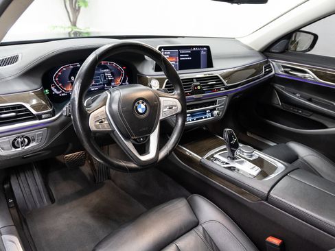 Used 2021 BMW 740i RWD image 6