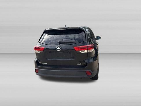 Used 2019 Toyota Highlander XLE AWD/4WD image 5