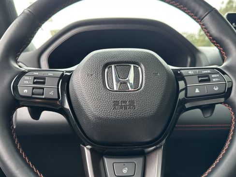 Used 2025 Honda Pilot TrailSport image 10