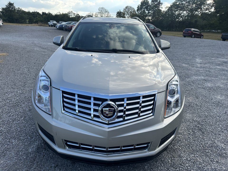 Used 2015 Cadillac SRX FWD image 2