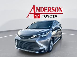 Certified 2021 Toyota Sienna LE image 1