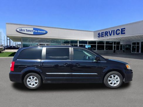 Used 2011 Chrysler Town & Country Touring FWD image 9