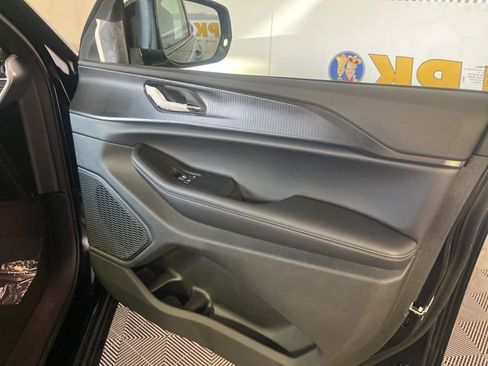 New 2025 Jeep Grand Cherokee Altitude image 31