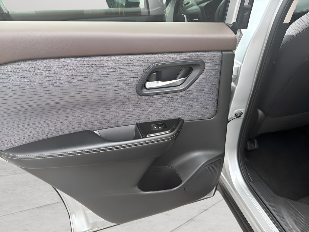 Used 2023 Nissan Rogue SV FWD image 20