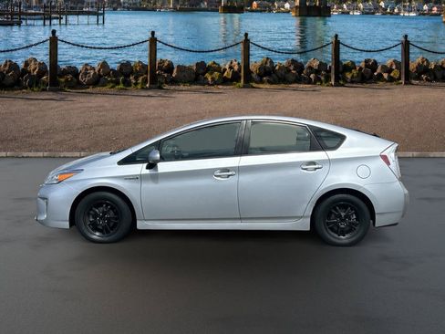 Used 2012 Toyota Prius Two FWD image 2