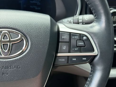 Used 2023 Toyota Highlander Platinum AWD/4WD image 26