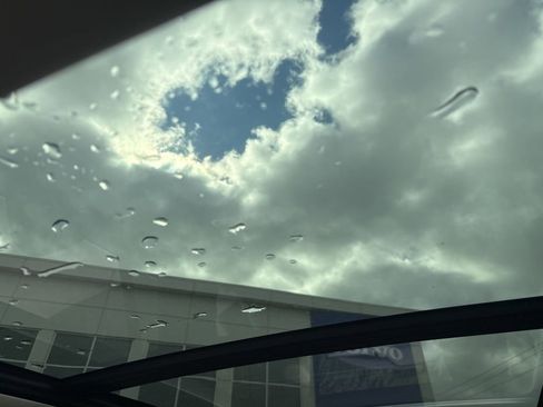 Used 2025 Volvo XC90 B6 Plus image 22