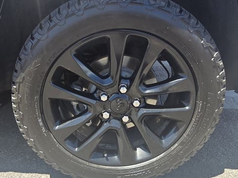 Used 2019 Jeep Grand Cherokee Altitude AWD/4WD image 9