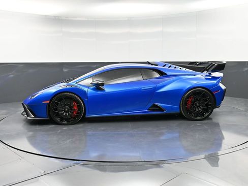 Used 2024 Lamborghini Huracan STO image 2