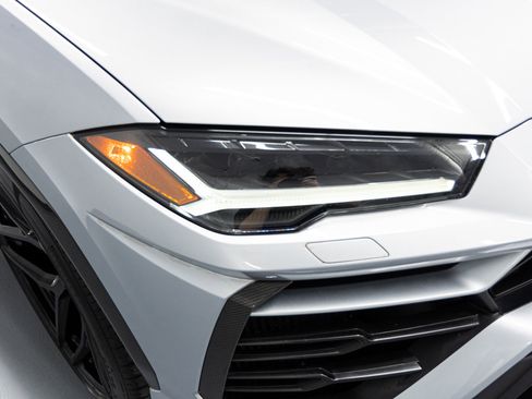 Used 2021 Lamborghini Urus image 11