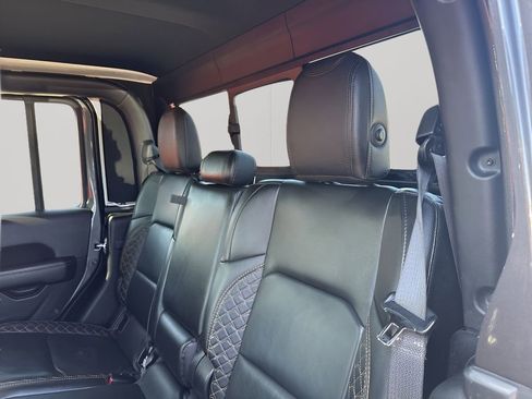 Used 2021 Jeep Gladiator Overland image 19