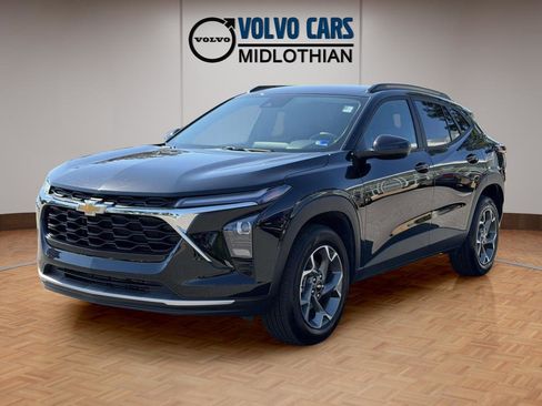 Used 2025 Chevrolet Trax LT w/ LT Convenience Package FWD image 23