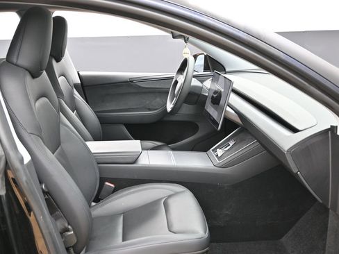 Used 2026 Tesla Model Y Long Range RWD image 39