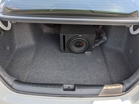 Used 2018 Honda Accord Touring image 12