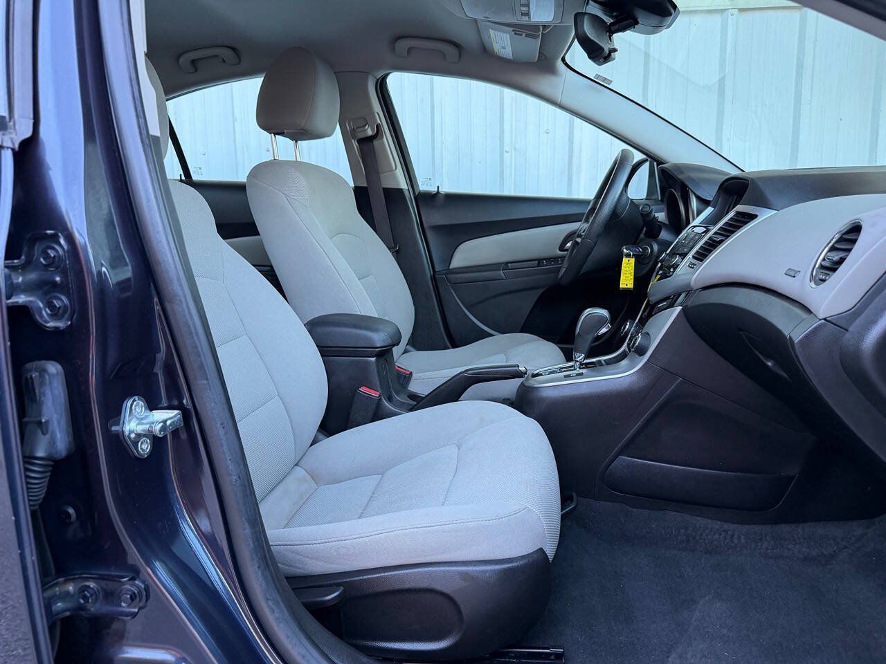 Used 2015 Chevrolet Cruze LT w/ Technology Package FWD image 14