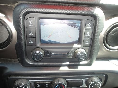 Used 2019 Jeep Wrangler Sport AWD/4WD image 17