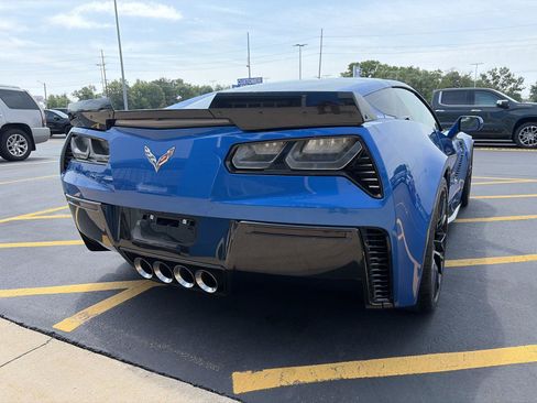 Used 2015 Chevrolet Corvette Z06 w/ 3LZ Preferred Equipment Group RWD image 3