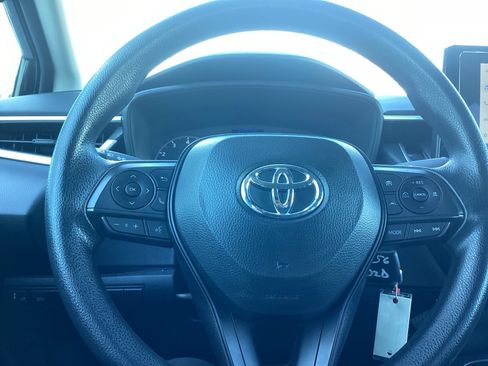 Used 2025 Toyota Corolla LE image 10