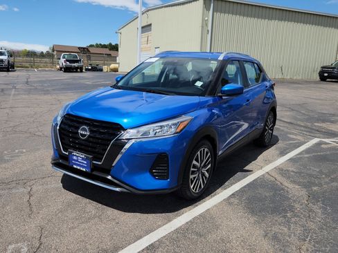 Used 2022 Nissan Kicks SV FWD image 2