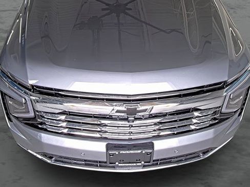 New 2026 Chevrolet Suburban Premier w/ Sun And Tow Package AWD/4WD image 18