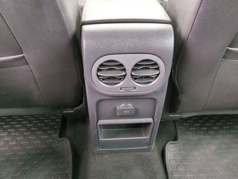 Used 2017 Volkswagen Tiguan S image 31