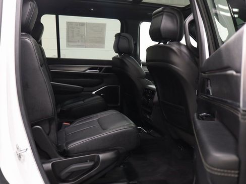 Used 2023 Jeep Wagoneer Series II image 18