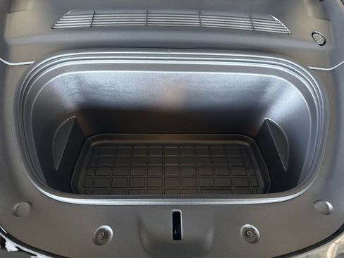 Used 2025 Tesla Model Y Long Range image 27