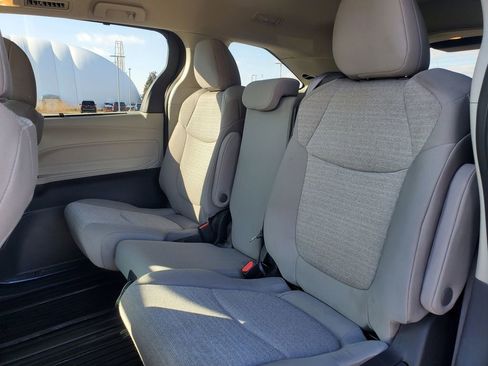 Used 2023 Toyota Sienna LE image 29