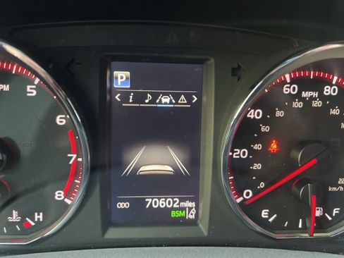 Used 2018 Toyota RAV4 SE w/ Power Extra Value Package FWD image 7