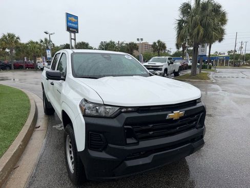Used 2024 Chevrolet Colorado W/T image 2