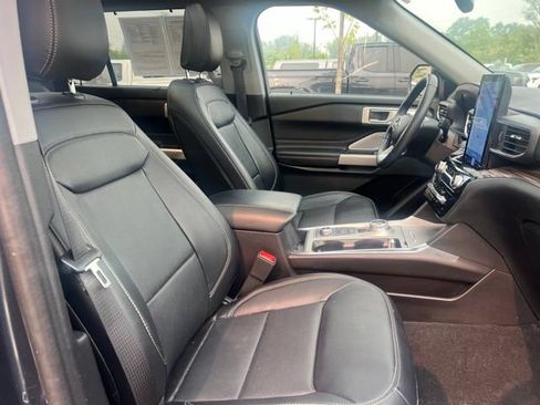 Used 2023 Ford Explorer Limited w/ Limited Technology Package AWD/4WD image 11