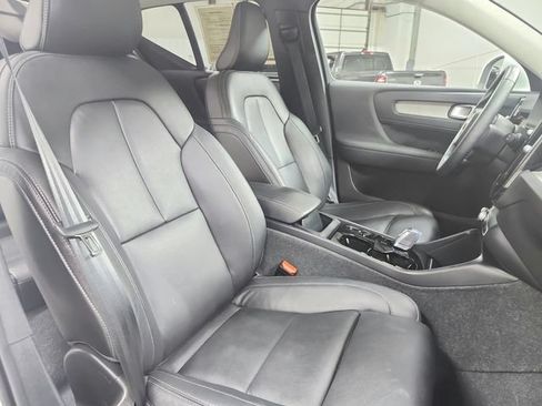 Used 2024 Volvo XC40 B5 Plus AWD/4WD image 43