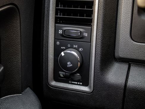 Used 2017 RAM 1500 Express AWD/4WD image 29