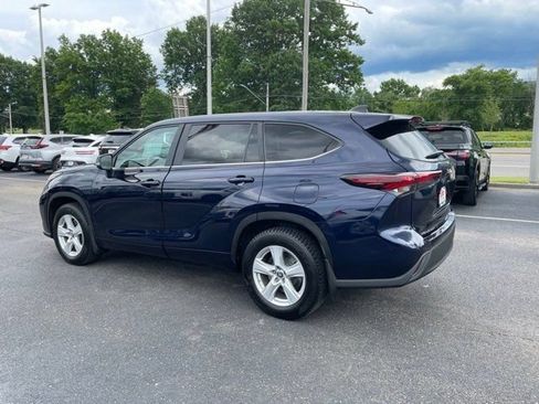 Used 2024 Toyota Highlander LE AWD/4WD image 5
