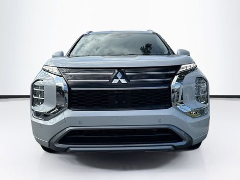Used 2025 Mitsubishi Outlander SEL image 2