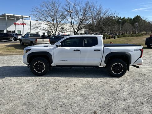 Used 2025 Toyota Tacoma TRD Off-Road w/ TRD Off Road Premium Package image 8