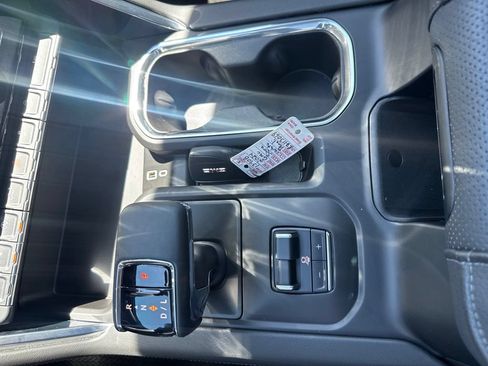 Used 2024 GMC Sierra 1500 Denali w/ Technology Package AWD/4WD image 40