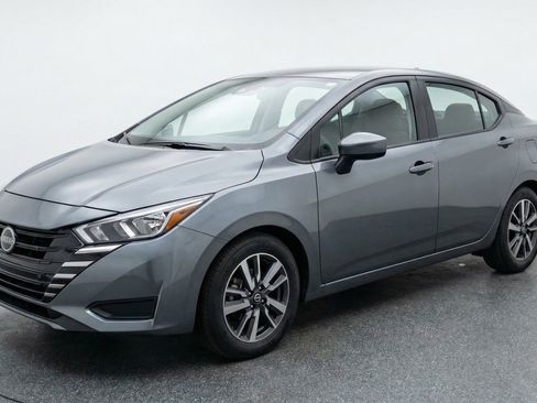Used 2025 Nissan Versa SV image 3