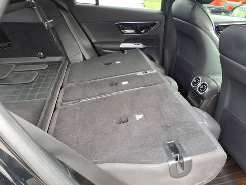 Used 2025 Mercedes-Benz GLC 300 4MATIC image 29