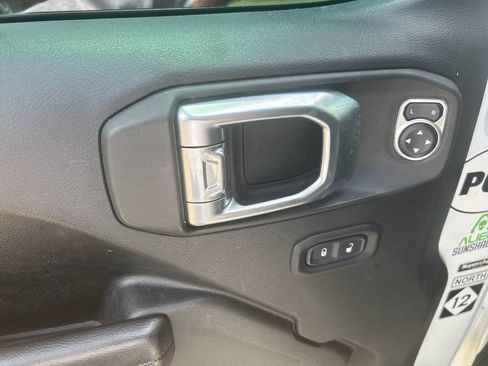 Used 2018 Jeep Wrangler Unlimited Sport S AWD/4WD image 8