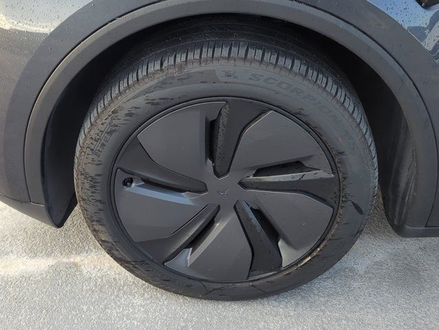 Used 2026 Tesla Model Y 2WD image 7