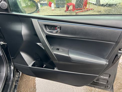 Used 2019 Toyota Corolla XSE FWD image 17