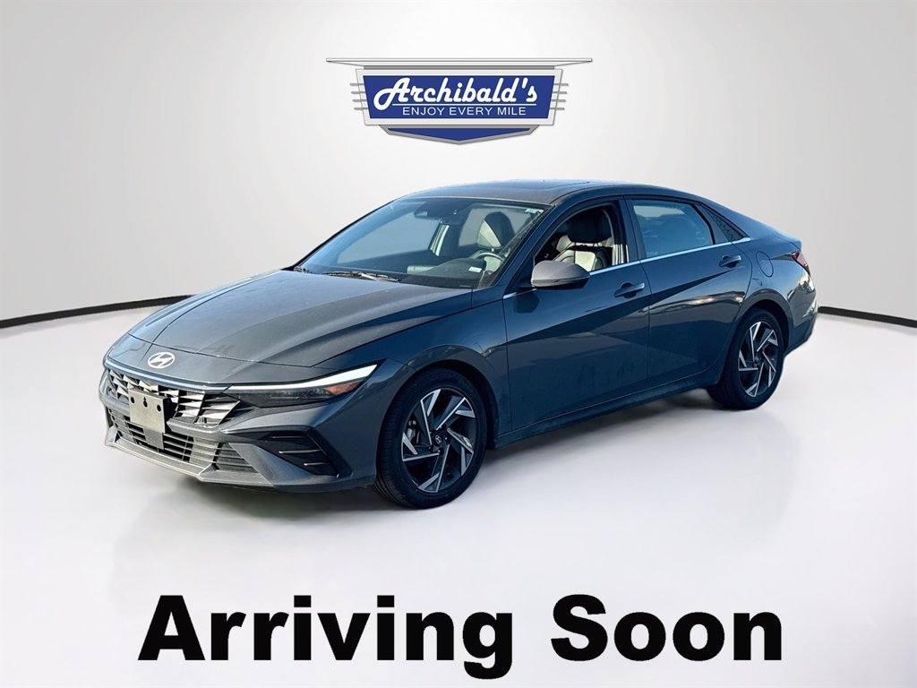 Used 2025 Hyundai Elantra Limited FWD image 2