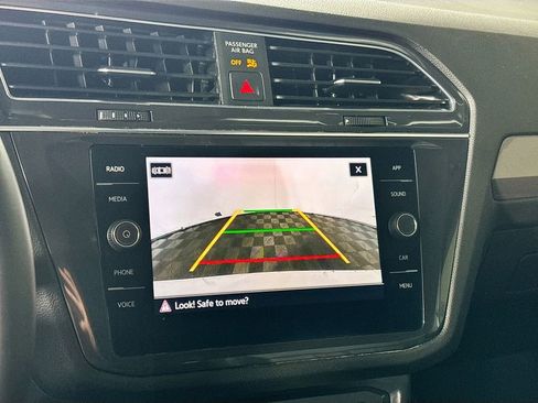 Certified 2023 Volkswagen Tiguan SE w/ Panoramic Sunroof Package image 17