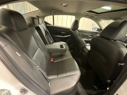 Used 2025 Nissan Sentra SR w/ SR Premium Package FWD image 17