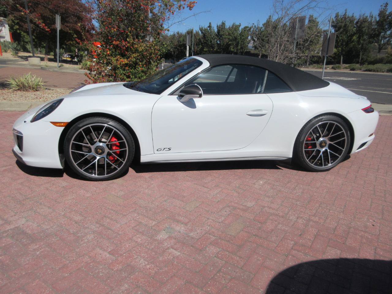 Used 2018 Porsche 911 Carrera GTS Cabriolet image 1