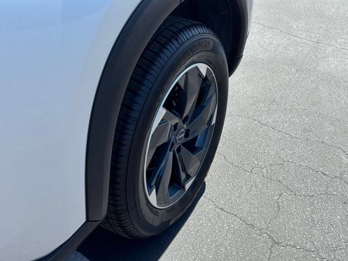 Used 2025 Nissan Rogue SV AWD/4WD image 32